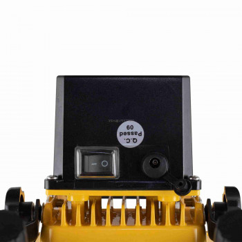 Újratölthető LED-es fényvető