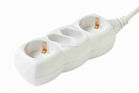 Hálózati elosztó, 4 aljzat (2 euró + 2 földelt), 1,5m