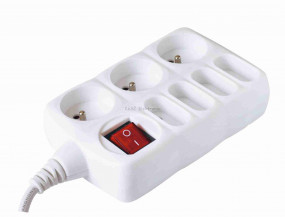 Hálózati elosztó, kapcsolós, 7 aljzat (4 euró + 3 földelt) 1,5m, francia