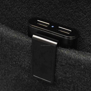 Nagyteljesítményű 4 x USB gyorstöltő Nagyteljesítményű 4 x USB gyorstöltő