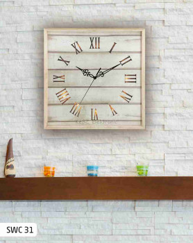 Falióra fából, háttérvilágítással