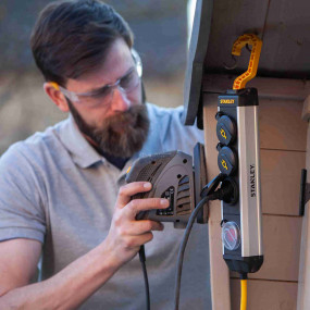 STANLEY 4-es elosztó kapcsolóval, felakasztható