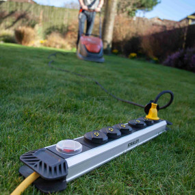 STANLEY 4-es elosztó kapcsolóval